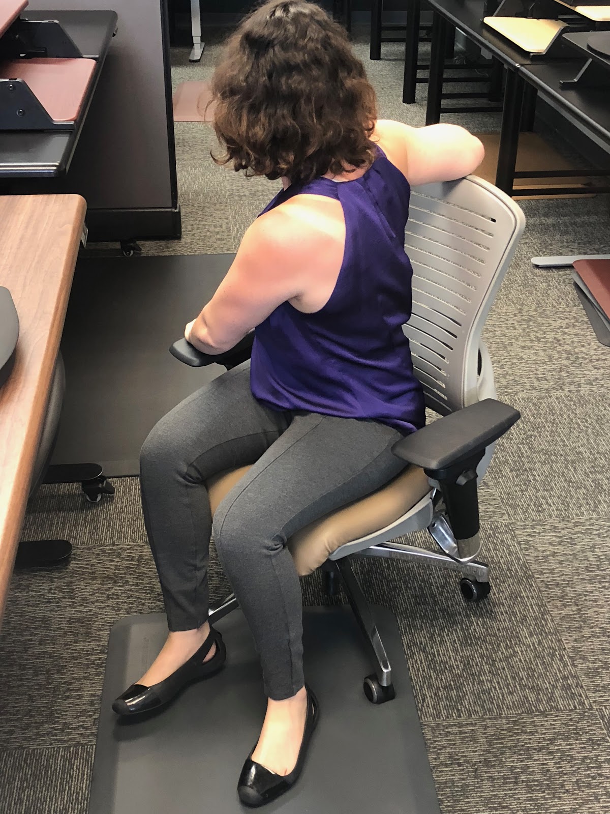 Top 9 Desk Stretches to Eliminate Muscle Stiffness at Work